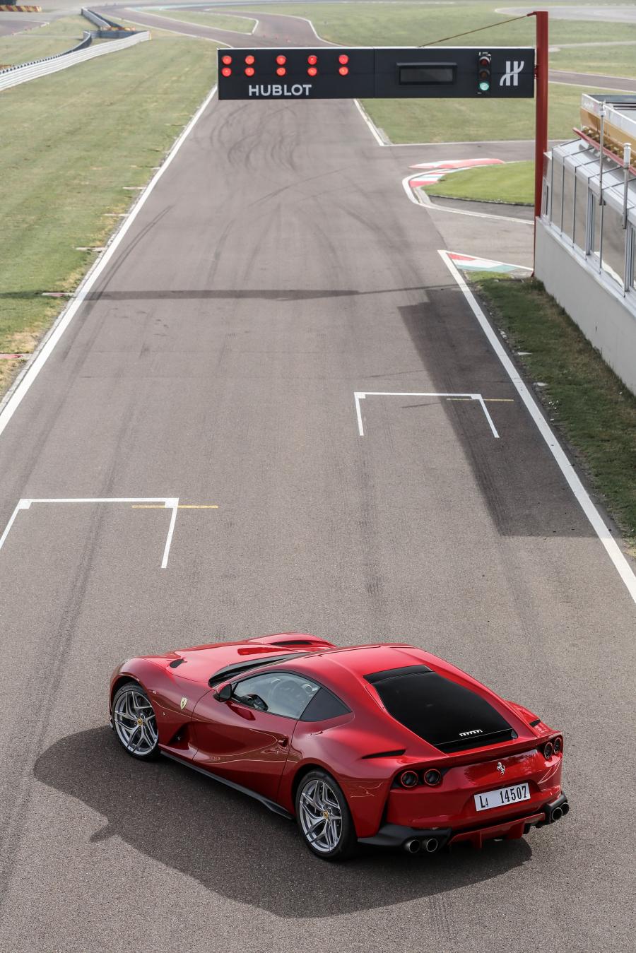  Ferrari 812 Superfast 2017 года  (фото 83 из 91)